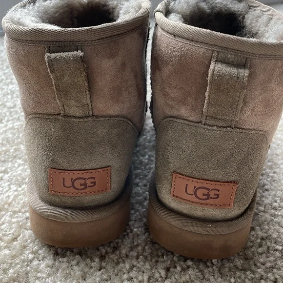 Ugg Classic Mini Boot - Picture 3 of 7